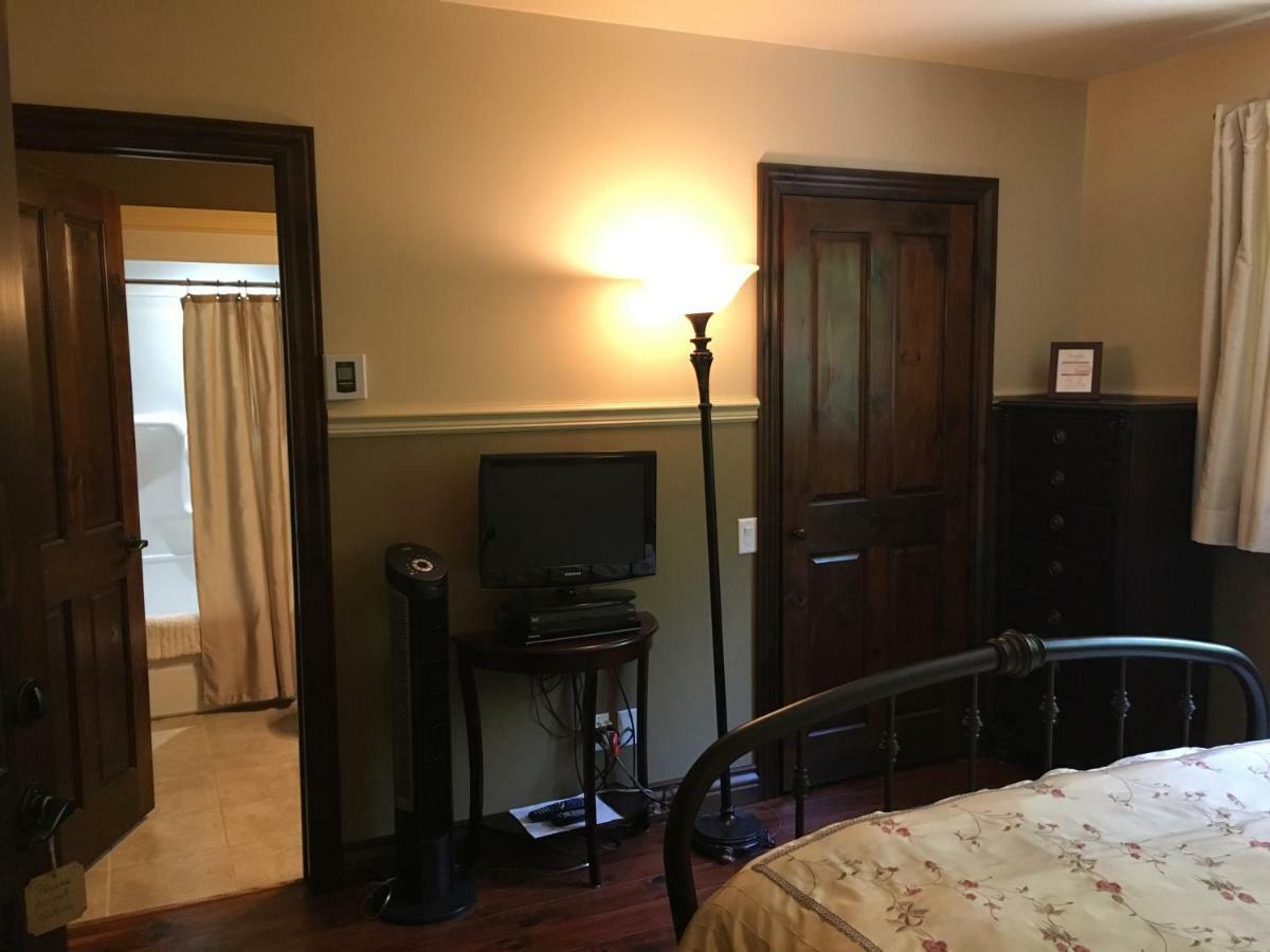 B&B Au Petit Marigot Mont-Tremblant Oda fotoğraf
